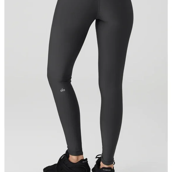 New with tags. ALO Yoga Airlift High waist leggings in Anthracite. Size L. - Picture 2 of 4
